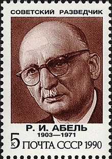邮票描绘带着眼镜的老年艾伯尔