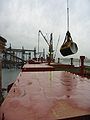 4. The gantry crane removes the cargo from the ship.