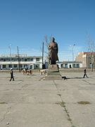 乌兰固木市的英雄Givána的雕像