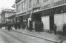 Saint Petersburg storekeepers protect their stores during the revolution (1917).