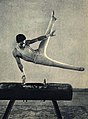 1962-04 1962年 体操运动员 鞍马 正相交