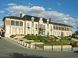 The town hall in Monéteau