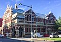 Fremantle Post Office. Completed 1907; architect, Hilson Beasley. Alternating bands of red brick and pale stucco dominate the facade.[70]