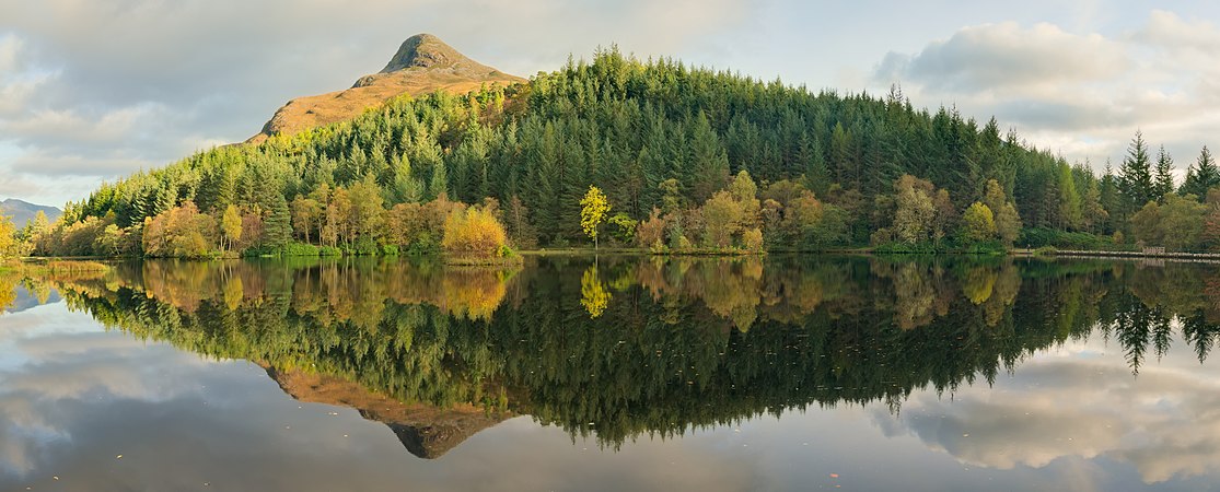 位于苏格兰高地的格兰克森林湖风景。