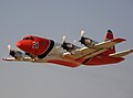 一架P-3A从加州机场起飞前往灭火