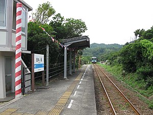 营业中的田井之滨站及其月台，摄于2010年8月3日。