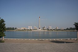 Taedong River, Pyongyang.jpg