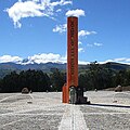 泛美公路厄瓜多尔段的赤道纪念碑（背景为卡扬贝火山）