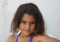 一个8岁的葡萄牙女孩依萘丝