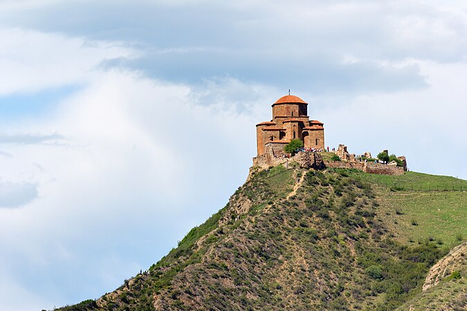 图为位于格鲁吉亚姆茨赫塔的十字修道院。今天是格鲁吉亚的独立日。