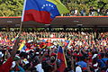 挥舞著委内瑞拉国旗的悼念群众
