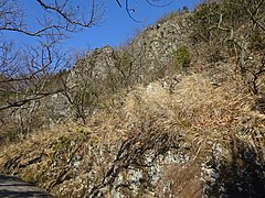 屋岛登山道的断崖