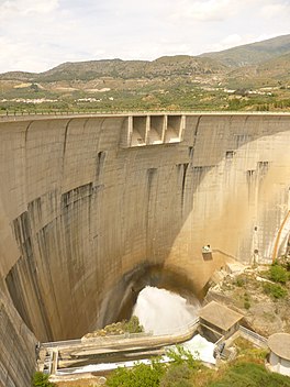 The Béznar dam