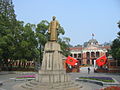 现位于武昌起义军政府旧址前的孙中山铜像是江小鹣的代表作之一。