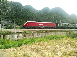 T382次列車通過衡柳鐵路路口村段