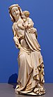 圣母玛利亚与耶稣的象牙雕像，公元 1310-1330 年
