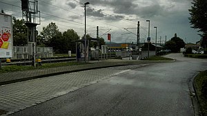 Side platform with shelters