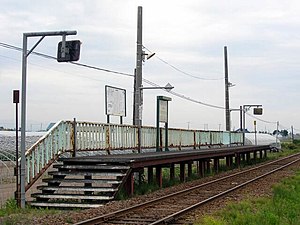 废站前的车站站台（2004年6月）