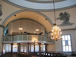 芬兰最大的管风琴位于该教堂内