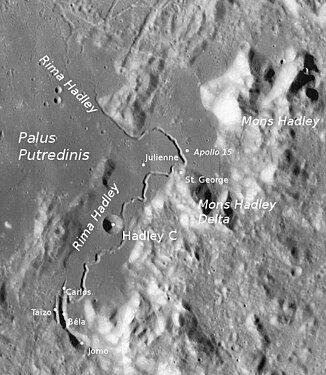 贝拉陨石坑的周边，月球勘测轨道飞行器拍摄。