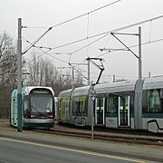 Trams switch between road- and rail-side alignments