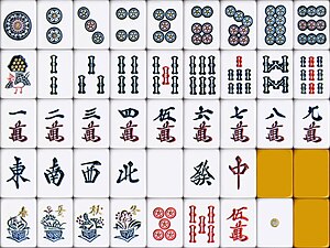日本牌，一条为孔雀，只有四张盆栽形花牌，有赤五牌，有白板宝牌，字体为关西体。颜色较深。