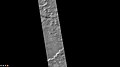 火星勘测轨道飞行器背景相机拍摄的依巴谷陨击坑东侧部分。