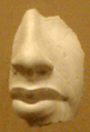 雕像面部残片
