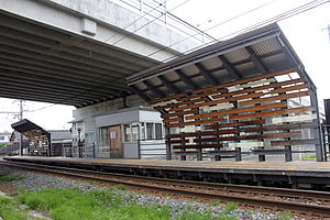 站台与候车室（2013年5月6日）