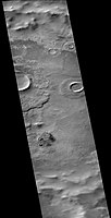 火星勘测轨道飞行器背景相机拍摄的季霍夫陨击坑。
