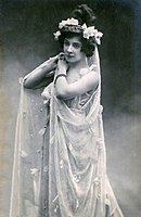 Amélie Diéterle by Nadar, in 1901.