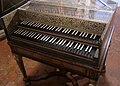 由法国制造商Pierre Donzelague家族于1716年所制造的双排键盘的大键琴（晚期作品）