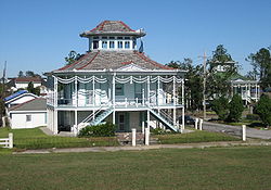 The Doullut "Steamboat houses" from the start of the 20th century