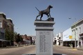 Bird dog monument, Life-size bronze statue of an English pointer