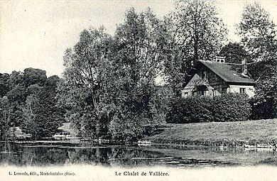 The Salon de Vallière (also known as the Châlet) was built under Bonaparte and is located on a dyke between the Vallière and Épine ponds.