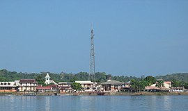 A view of Saint-George from the river