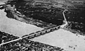 1925年日治时期的第三代台北大桥铁桥，图中上方为三重地区