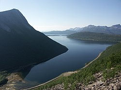 蒂斯峡湾（英语：Tysfjorden）的一个分支