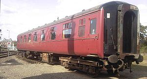 “英国铁路2型客车原型车”包厢一等座车,（编号：13252），2009年4月拍摄于英国的中诺福克铁路（英语：Mid-Norfolk Railway）。