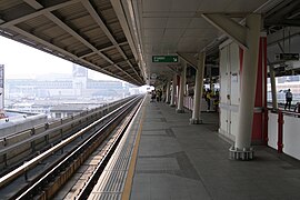 The upper-level platform at Siam station in 2007, before the installation of platform screen doors