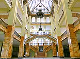 The atrium of the Görlitzer Warenhaus doubled for the hotel lobby.