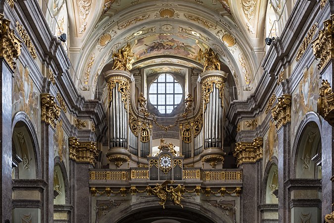 图为下奥地利州松塔格贝格大教堂的风琴，弗朗茨·克萨韦尔·克里斯托夫（德语：Franz Xaver Christoph）于1774年至1776年间建造。