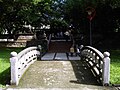 台中公园内的县社台中神社的石桥、狛犬与铜马