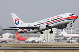 东方航空波音737-300于上海虹桥国际机场（已退役）
