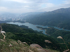 从针山山顶俯瞰城门水塘