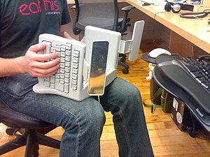 安全打字（SafeType）键盘是有90度外斜角的定分体键盘