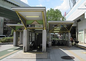 野田阪神站出入口 此图片需要更新。 (2020年6月28日) 请更新本文以反映近况和新增内容。完成修改后请移除本模板。