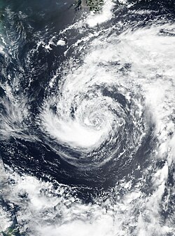 7月20日，位于琉球群岛附近的安比发展出一个较粗糙的风眼。