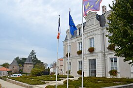 The town hall of Champtoceaux with the towers of the château in the background