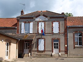 The town hall in Maisons